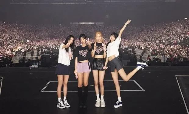 因緊張的巡演日程而疲憊不堪的BLACKPINK被YG Entertainment間歇性休息