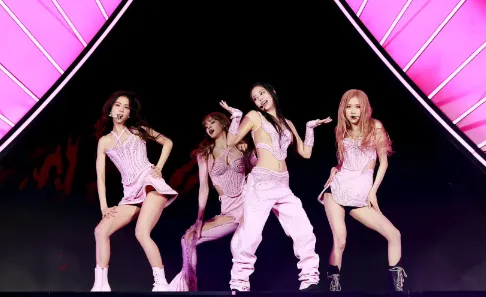 BLACKPINKのスターバックスコレクションが電光石火で棚から消える