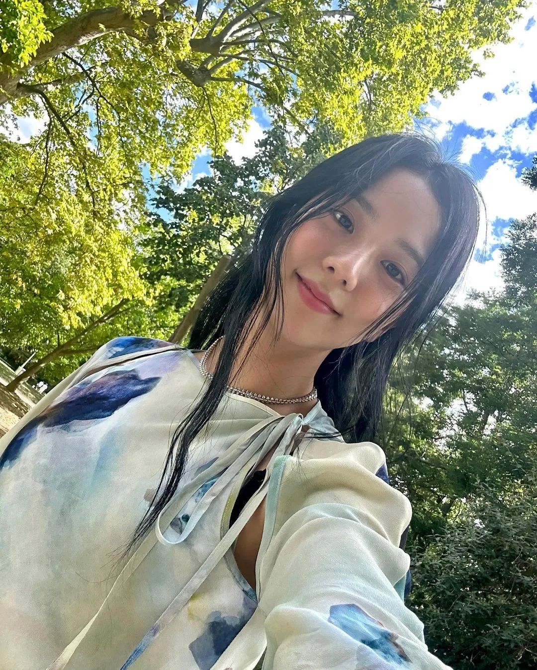 BLACKPINK Jisoo, el hermoso clima de hoy es claro... Aire fresco en París