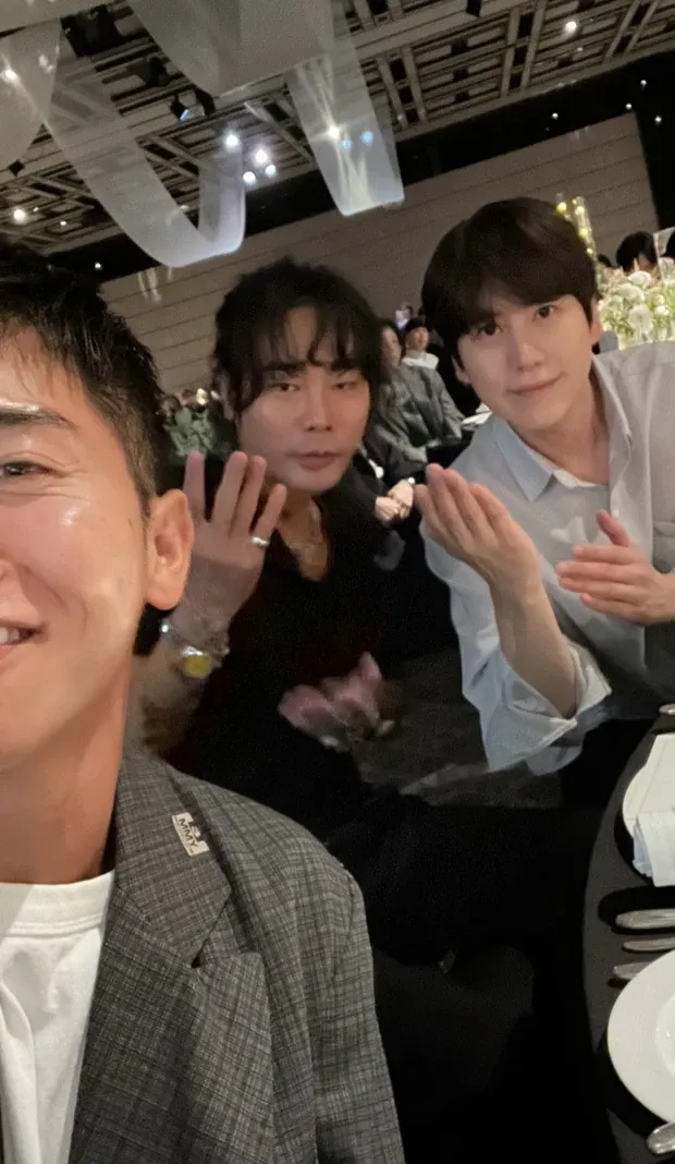 Kyuhyun recebe elogios de muitos fãs por sua aparência jovem aos 35 anos.