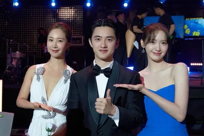 Yoona tirou fotos com outras estrelas no evento 