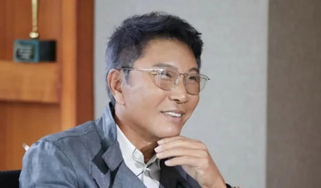 El ex CEO de SM, Lee Soo Man, realiza audiciones de Teen Idol en China, buscando un nuevo comienzo como productor