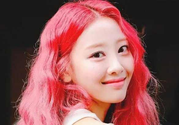 Loona Yves