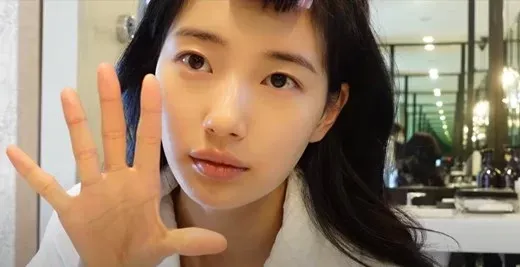 Suzy révèle le visage nu après la douche + processus de maquillage complet