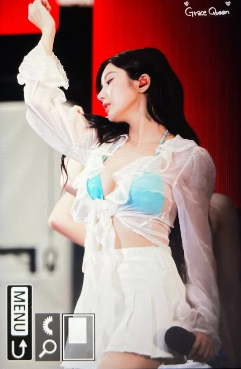 La déesse "Waterbomb" Kwon Eunbi recommence !  Soliste étourdit en bikini bleu pendant le festival