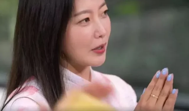 Kim Hee Sun étonne les internautes avec sa mode luxueuse lors de son apparition sur « You Quiz » 