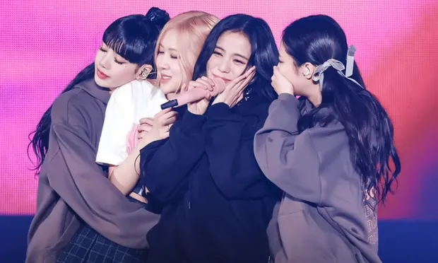 YG rzekomo subtelnie potwierdza status odnowienia kontraktu BLACKPINK? 