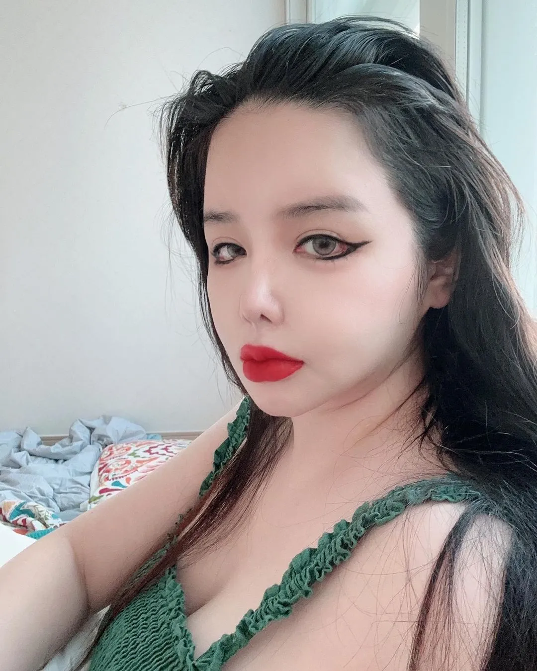 Reforma perturbadora?  Selfies de Park Bom deixam BOMSHELLs perplexos: 'Ela está irreconhecível agora'