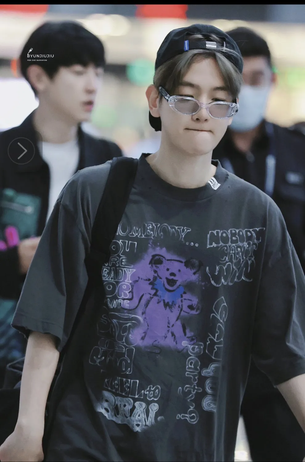 EXO Baekhyun criticato per sembrare "vecchio" nella foto dell'aeroporto - Ma Eris salta in difesa di Idol