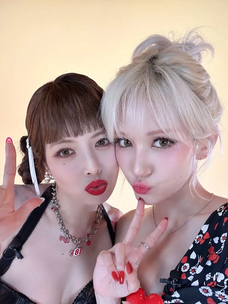 HyunA et Joen Somi