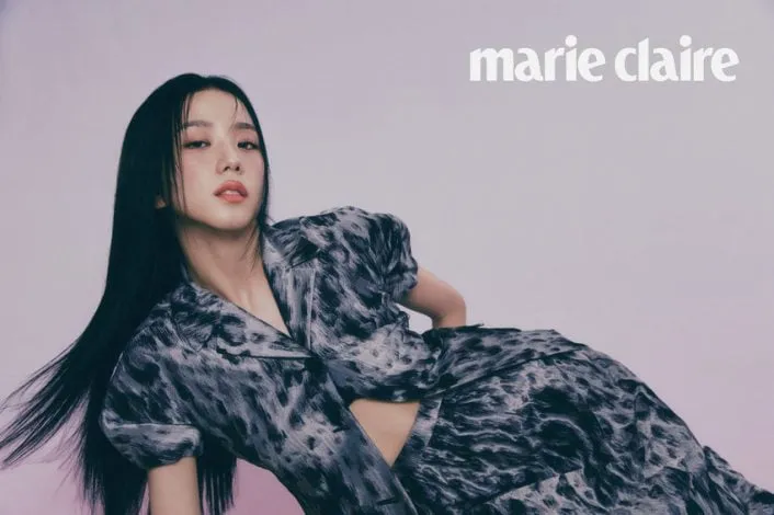 Jisoo czarnoróżowa Marie Claire