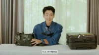 Jung Kyung Ho revela itens dentro de suas roupas durante a entrevista à Vogue: “Por que as pessoas ficam curiosas sobre as malas de outras pessoas?”