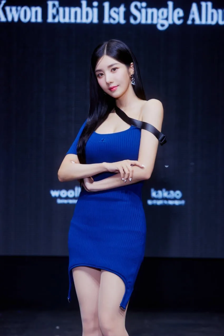 Kwon Eunbi tem RUBIs hipnotizados por sua roupa no 'The Flash' Showcase: 'Ela é tão linda'