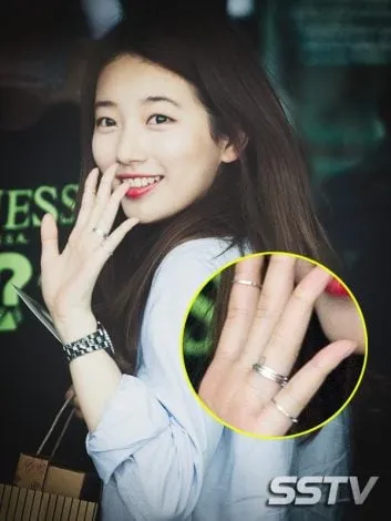 수지는 앞서 해당 아이템을 소지한 것으로 알려졌다.  반지는 한국에서 유명한 장신구일 뿐이라는 추측이 나온다. 