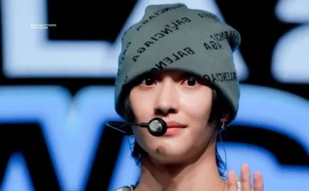 K-netizens comentam sobre o queixo incomum de RIIZE Wonbin em fotos tiradas por fãs na KCON LA