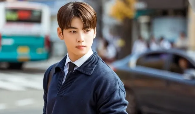 Cha Eun Woo se transforma en maestra y cuenta con imágenes surrealistas en los cortes de “A Good Day To Be A Dog”