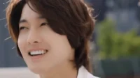 Kim Hyun Joong recreando escenas de “Boys Over Flowers”