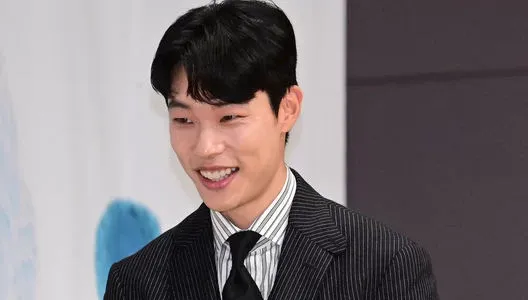 Ryu Jun Yeol ganha o prêmio de melhor ator no Korean Critics Choice Awards: “Winning This Eases My Guilt”