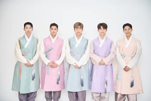 Ídolos del K-pop saludan el Chuseok con coloridos hanboks (U-KISS, INFINITE, NewJeans y más)