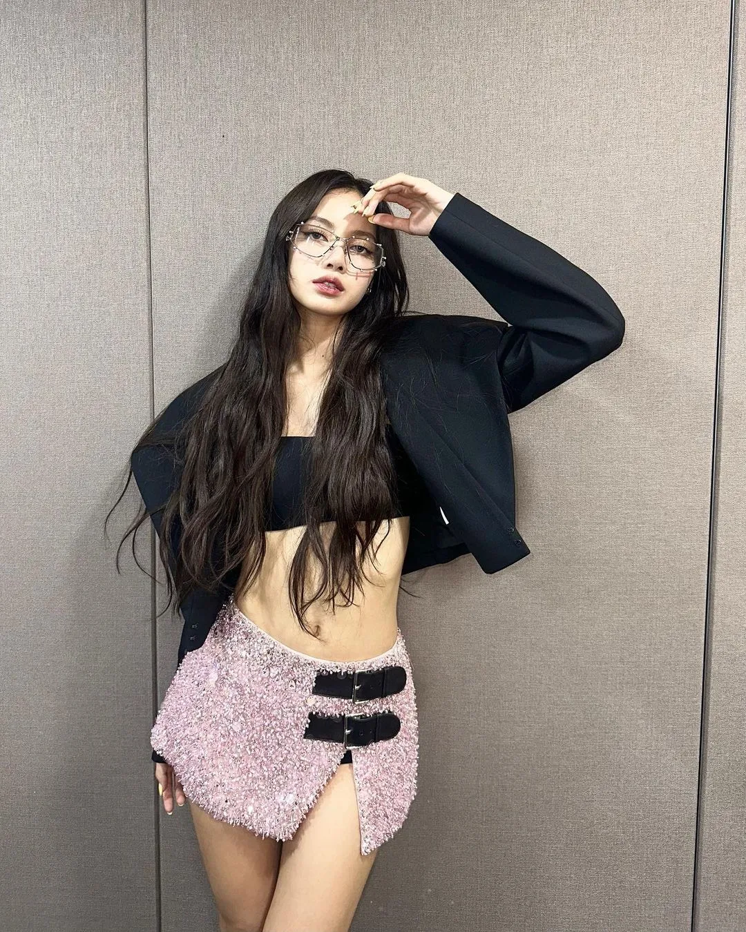 BLACKPINK Lisa deixa a Coreia do Sul sozinha, sem a equipe da YG – Por que isso é importante?