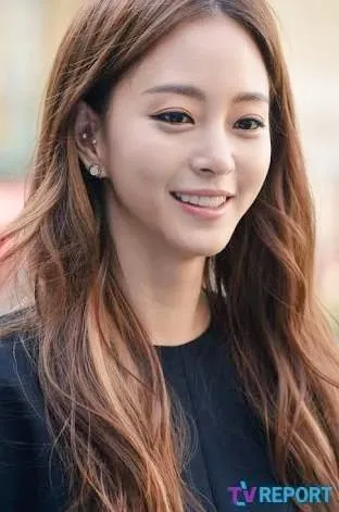 han ye seul Piercing