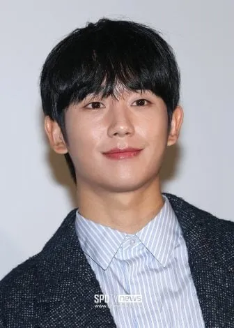 Jung Hae in Dior