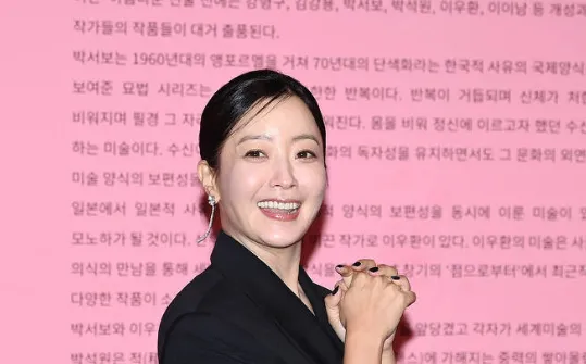 A atriz Kim Hee-sun se torna diretora de conteúdo em seu 30º aniversário de estreia