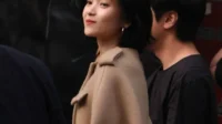 El icónico peinado de Kim Tae-ri regresa, combinando el look épico de hace 5 años