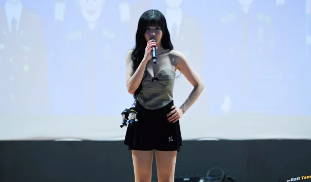 Fans fordern von der Agentur einen Wechsel des Stylisten von Kwon Eun-bi, nachdem Kontroversen über das Outfit aufgedeckt wurden