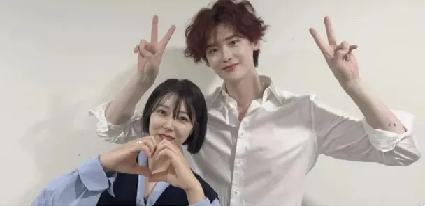 Il comico Ha Ji-young “Lee Jong-suk si ricorda sempre e mi manda carne in vacanza per 10 anni”