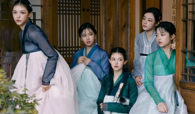 Les membres de NewJeans éblouissent dans leur tenue traditionnelle Hanbok et laissent les lapins émerveillés – à voir absolument