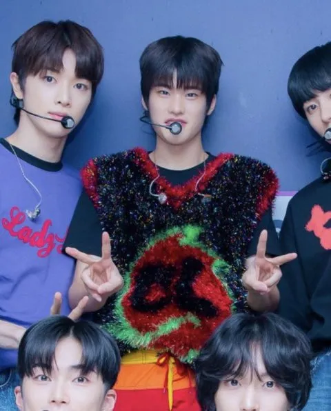 THE BOYZ Sunwoo & RIIZE A roupa de palco 'Itchy' de Sohee atrai reações mistas: 'É como os cílios do Bob Esponja'