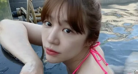 Yoon Eun Hye gostou de nadar na ilha de Jeju