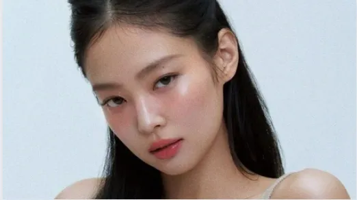 BLACKPINK Jennie scatena la dea interiore per l’edizione di dicembre 2023 di W Korea