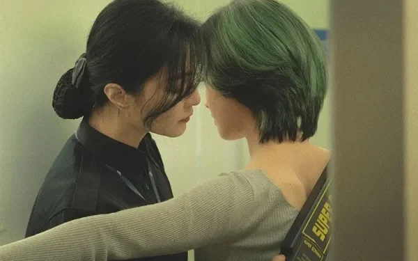 Química de Fan Bingbing e Lee Joo-young no filme de amor feminino “Noite Verde” supera as expectativas 