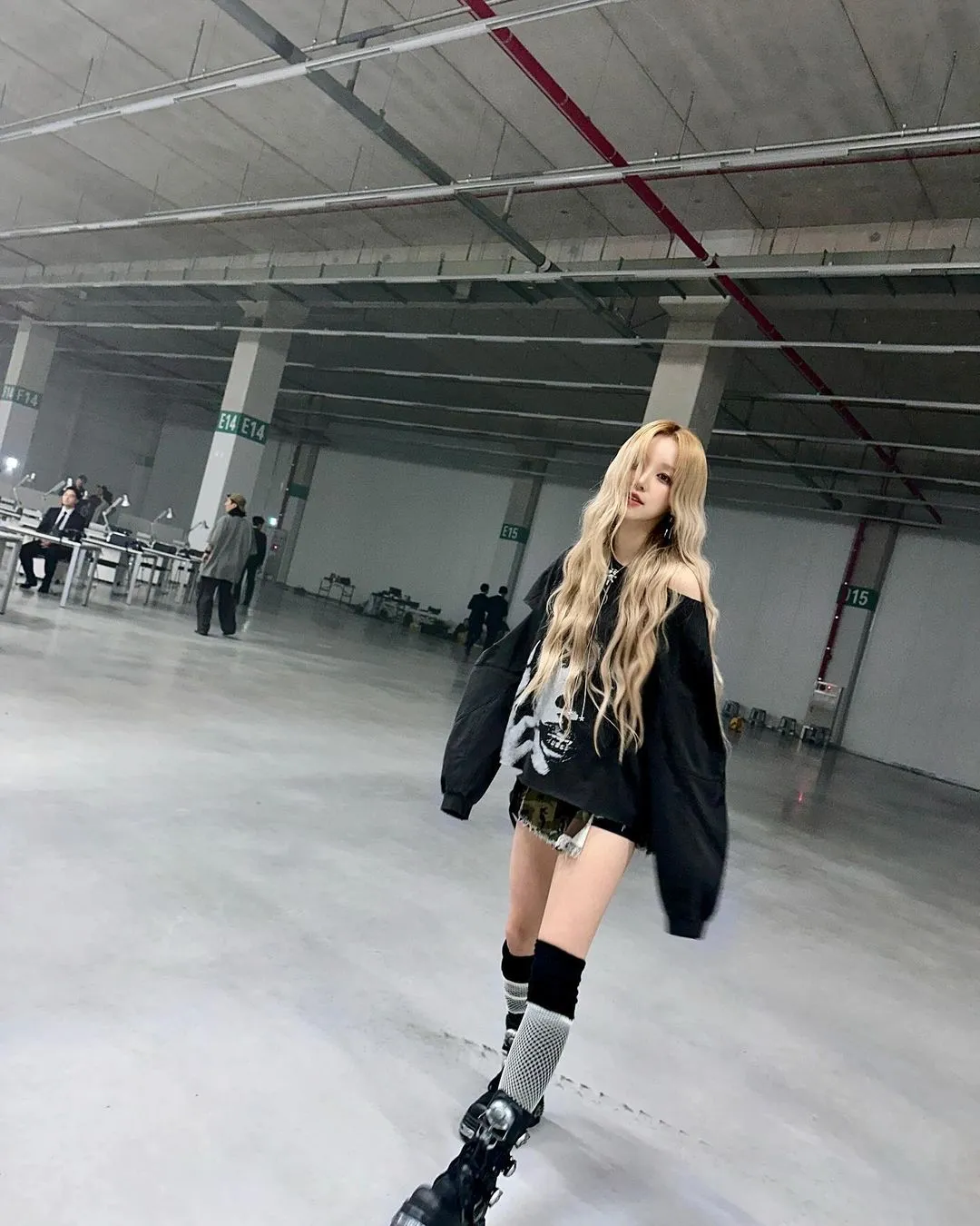 (G)I-DLE Yuqi Fashion: gli outfit monocromatici di Idol che possono farti dire "Lo voglio"