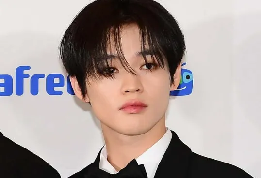 NCT Chenle selecionado como cantor de novembro “‘Estrela da música’ com charme de cara legal”