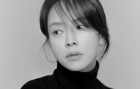 Song Ji-hyo nel cast del nuovo film “Meeting House”, lavora duro dopo essersi trasferito in una nuova agenzia