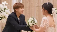 인피니트 성규가 팬 커플의 결혼식에 깜짝 등장했다.