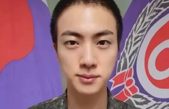 BTS Jin achète de la nourriture pour ses camarades soldats de la même unité « Jolie Jin qui achète bien de la nourriture »