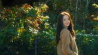 少女時代尹雅在新MV中展現甜美歌聲和年輕視覺