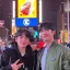 Jung Hae-in e suo fratello minore sfoggiano bellissime immagini con sorrisi simili a New York