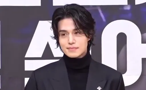 Lee Dong-wook rivela i suoi obiettivi a 40 anni: “Non sto facendo un lavoro normale ma voglio vivere una vita normale”