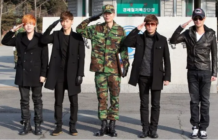 Lee Jae Won durante il servizio militare.