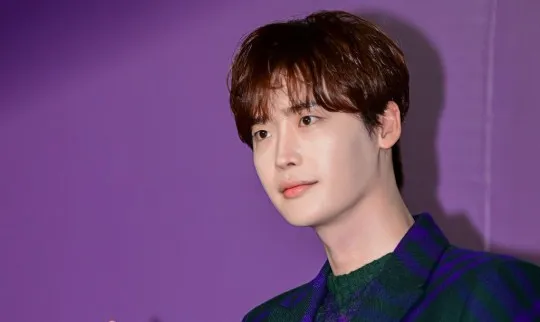 Lee Jong-suk erwägt die männliche Hauptrolle im neuen Projekt von Regisseur Lee Eung-bok