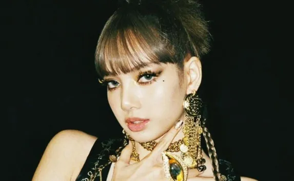 Lisa delle BLACKPINK evitata dagli amici? Possibile rottura con il presunto fidanzato