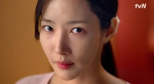 „Marry My Husband” Park Min-young ujawnia pierwszy zwiastun „Blood-red kara”