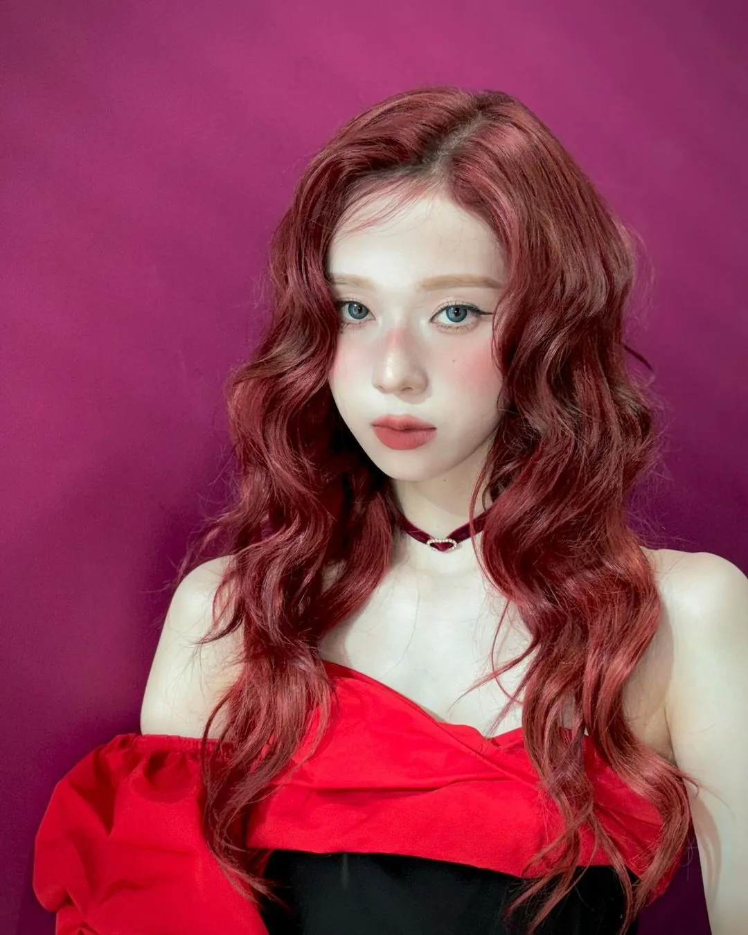 Quale idolo indossa meglio i capelli arancioni? ITZY Yeji, LE SSERAFIM Yunjin, aespa Inverno, altro!