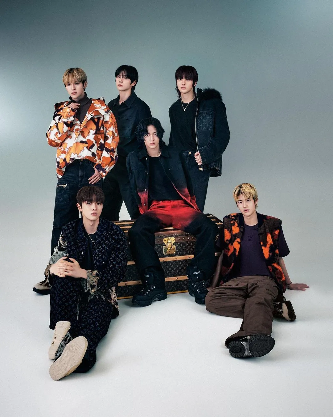 Os 10 grupos de K-pop novatos mais badalados em dezembro de 2023: NewJeans, RIIZE, MORE!