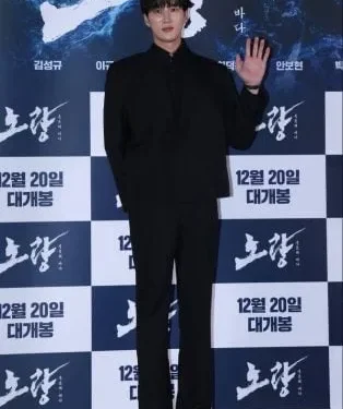 Ahn Bo-hyun, qui incarne le fils de Yi Sun-sin dans « Noryang », s’associe à la promotion du Cimetière national